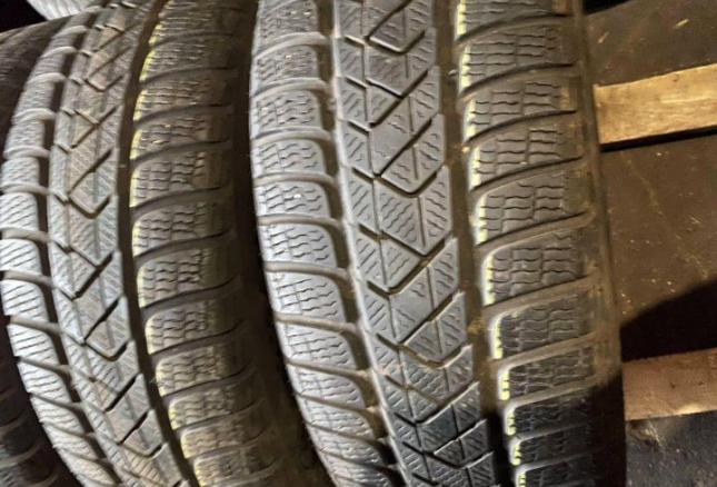 Pirelli Winter Sottozero 3 235/55 R17 V