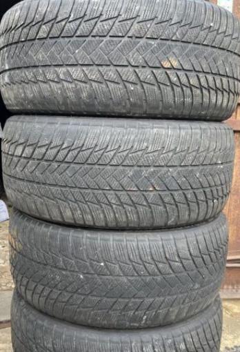 Bridgestone Blizzak LM-001 225/40 R18