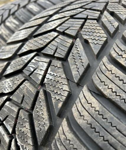 Hankook Winter I&#39;Cept Evo 3 W330 245/40 R18