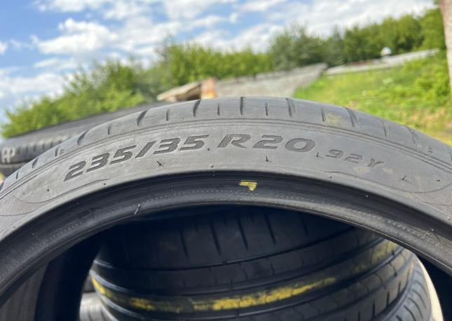 Pirelli P Zero PZ4 235/35 R20