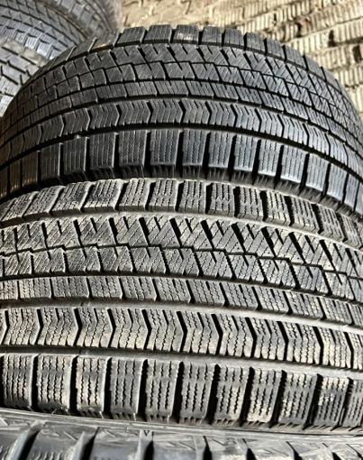 Bridgestone Blizzak VRX2 235/45 R17