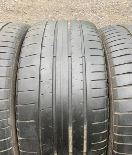 Pirelli P Zero PZ4 265/35 R21 и 305/30 R21