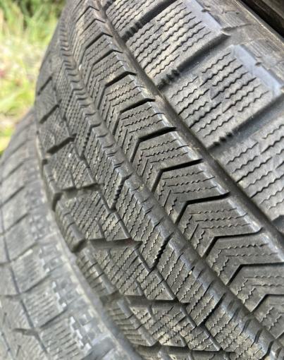 Bridgestone Blizzak VRX 215/60 R17