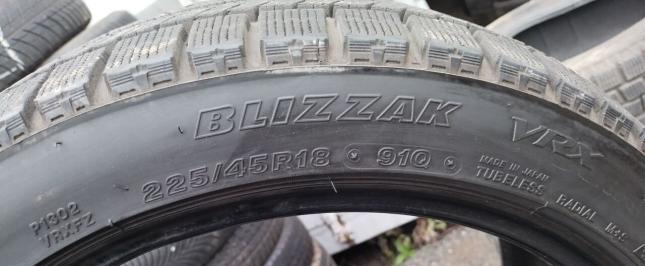 Bridgestone Blizzak VRX 225/45 R18