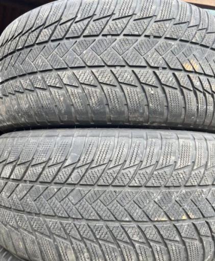 Bridgestone Blizzak LM-001 225/40 R18