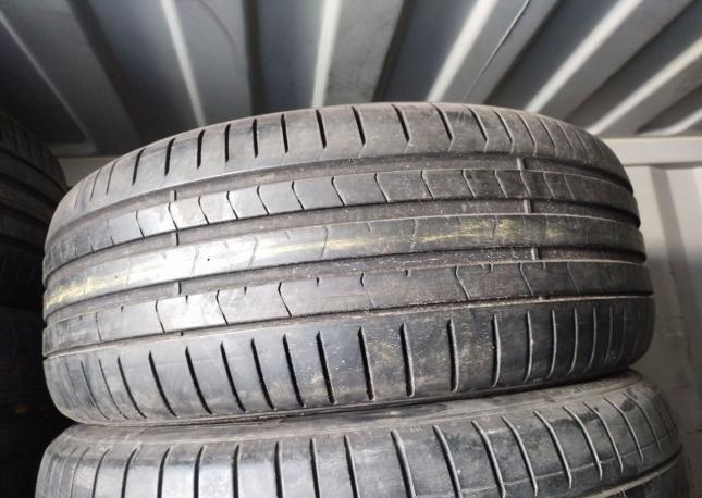 Pirelli P Zero PZ4 235/50 R19