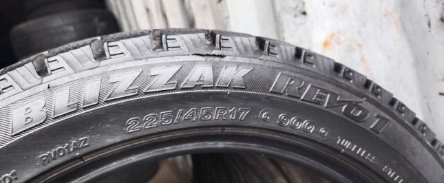 Bridgestone Blizzak Revo1 225/45 R17