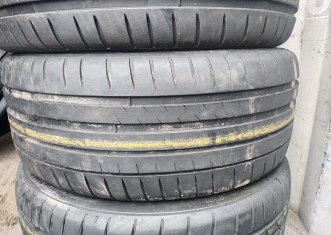 Michelin Pilot Sport 4 225/45 R17