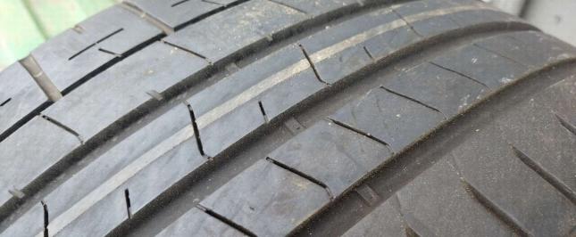 Pirelli P Zero PZ4 235/35 R19