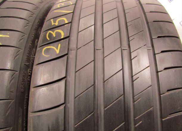 Bridgestone Potenza S005 235/35 R19