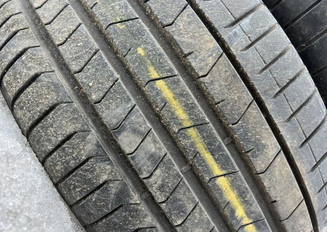 Pirelli P Zero PZ4 275/40 R20