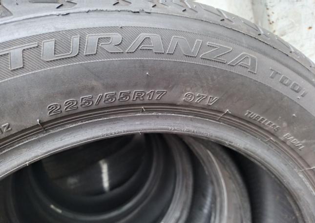 Bridgestone Turanza T001 225/55 R17
