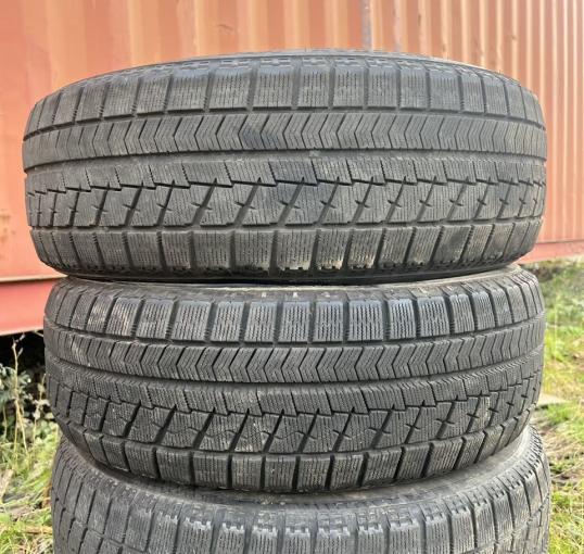 Bridgestone Blizzak VRX 215/60 R17