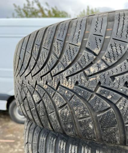 Goodyear UltraGrip 9 205/55 R16