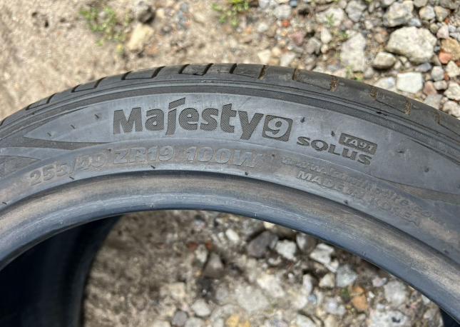 Kumho Majesty 9 Solus TA91 255/40 R19