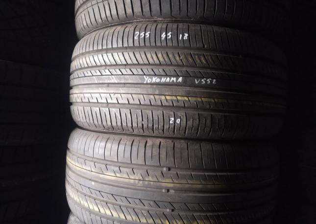 Yokohama Advan dB V552 255/45 R18