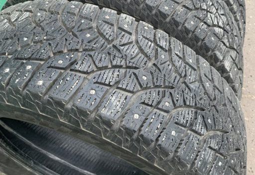 Bridgestone Blizzak Spike-02 235/45 R17
