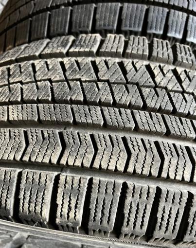 Bridgestone Blizzak VRX2 235/45 R17