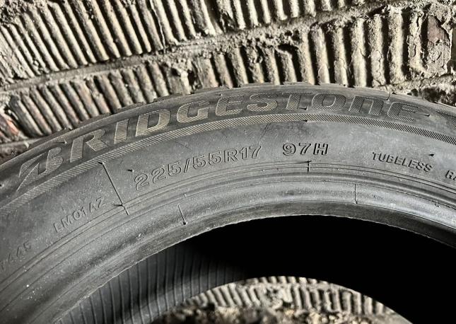 Bridgestone Blizzak LM-001 225/55 R17