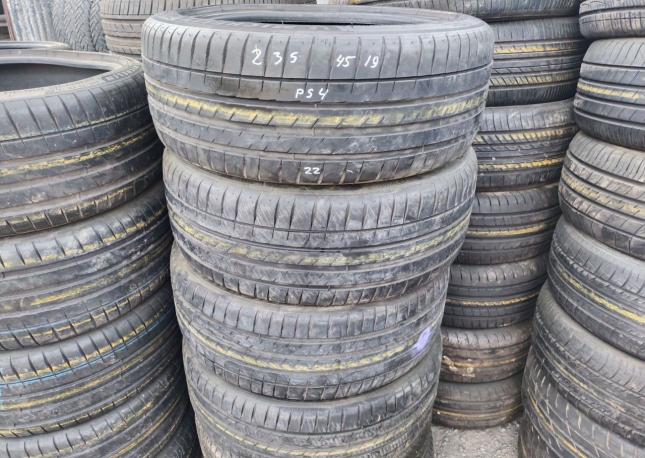 Michelin Pilot Sport 4 235/45 R19