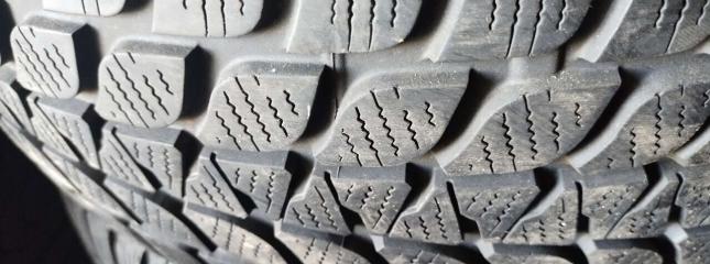 Bridgestone Blizzak LM-25 225/40 R19 H