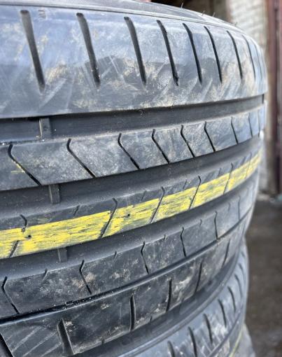 Pirelli P Zero PZ4 235/35 R20