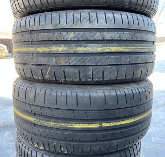 Pirelli P Zero PZ4 235/35 R20