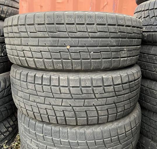 Yokohama Ice Guard IG30 215/60 R16