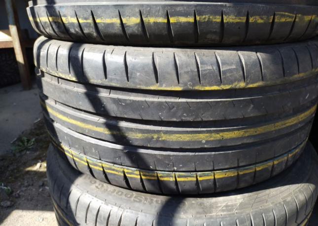 Michelin Pilot Sport 4 S 245/35 R19