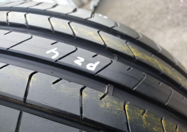 Pirelli P Zero PZ4 245/35 R21