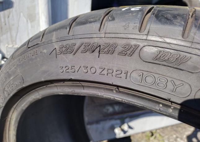 Michelin Pilot Super Sport 325/30 R21