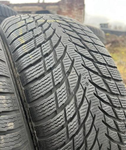 Nokian Tyres WR Snowproof P 215/55 R17