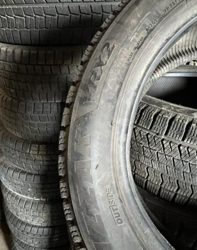 Bridgestone Blizzak VRX2 235/45 R17