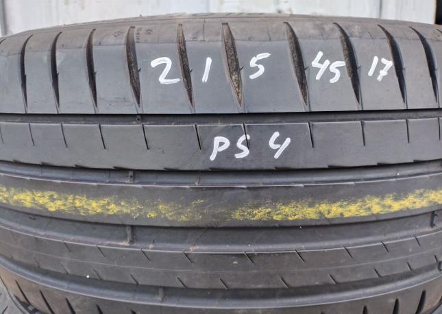 Michelin Pilot Sport 4 215/45 R17