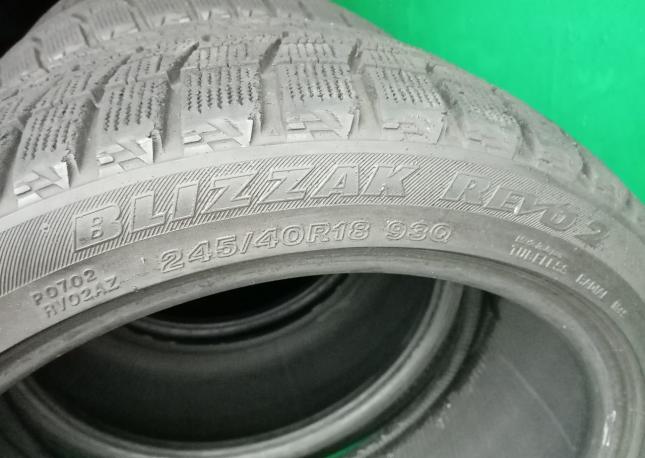 Bridgestone Blizzak Revo2 245/40 R18