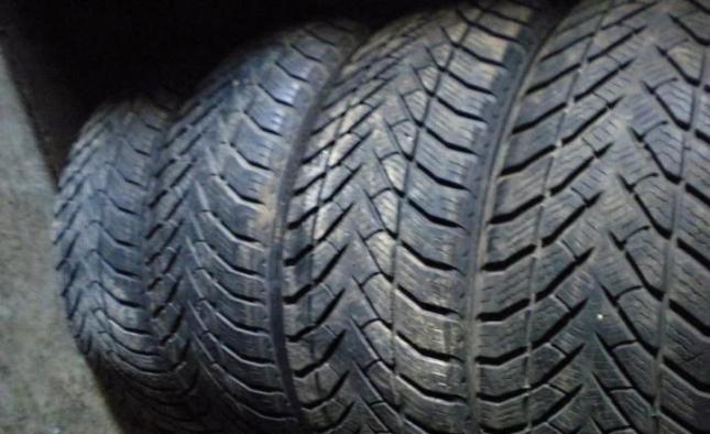 Goodyear UltraGrip 255/50 R19