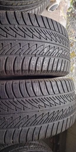 Goodyear UltraGrip 8 Performance 285/45 R20 V