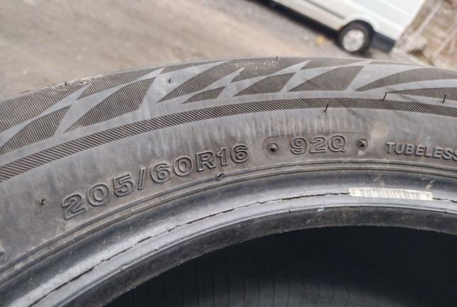 Bridgestone Blizzak VRX2 205/60 R16 92Q