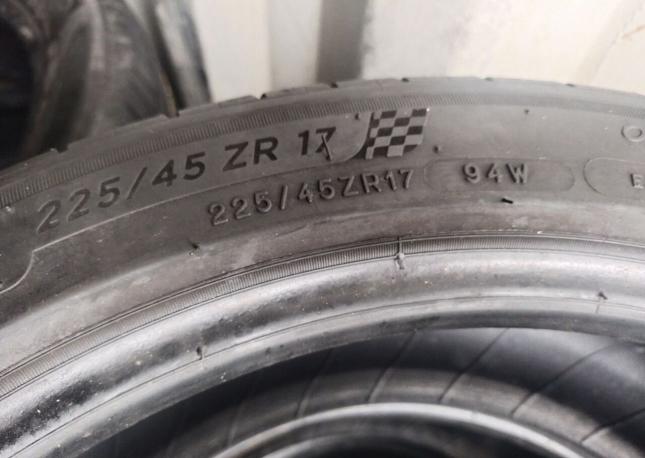 Michelin Pilot Sport 4 225/45 R17