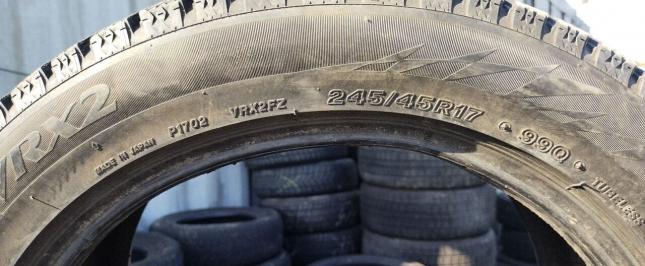 Bridgestone Blizzak VRX2 245/45 R17