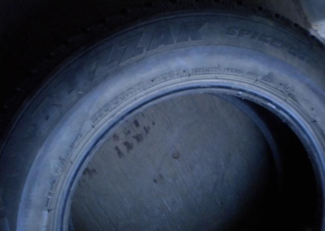 Bridgestone Blizzak Spike-01 235/65 R17 H