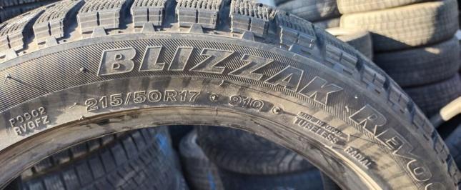 Bridgestone Blizzak Revo GZ 215/50 R17