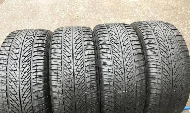 Goodyear UltraGrip 8 Performance 285/45 R20