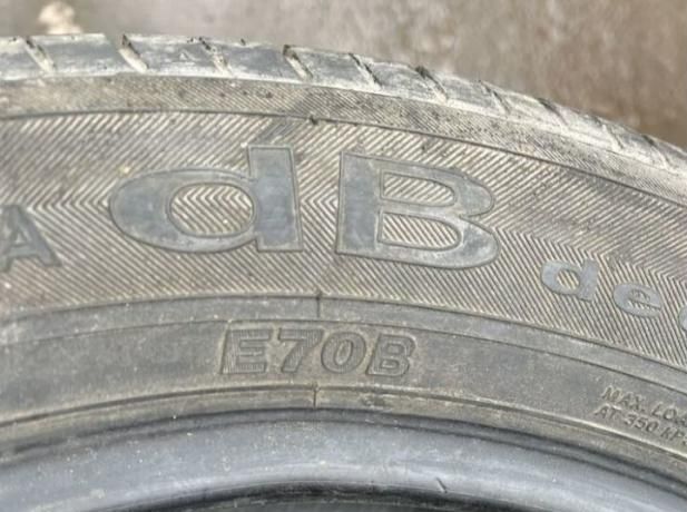 Yokohama dB Decibel E70B 215/60 R16