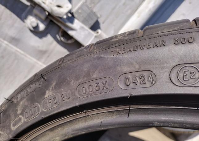 Michelin Pilot Super Sport 325/30 R21
