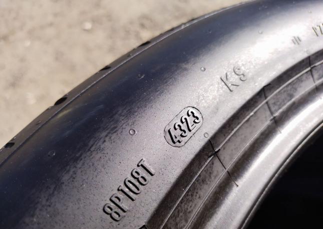 Pirelli P Zero PZ4 285/40 R22 и 325/35 R22