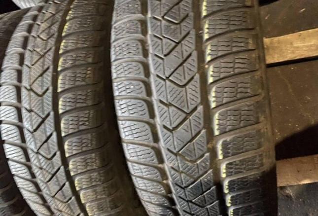 Pirelli Winter Sottozero 3 215/40 R17