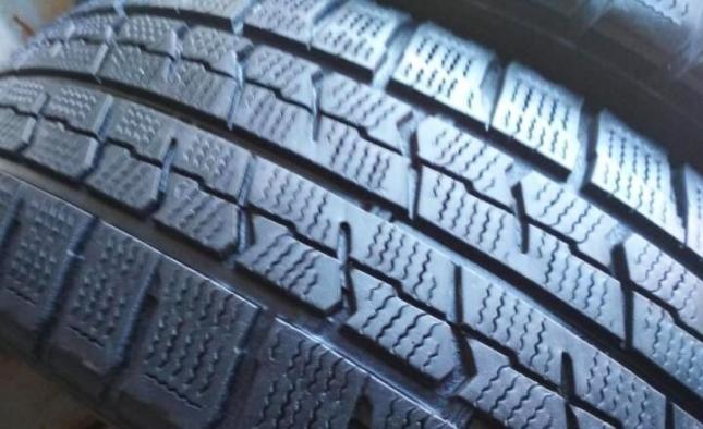 Goodyear Ice Navi Zea II 215/60 R17