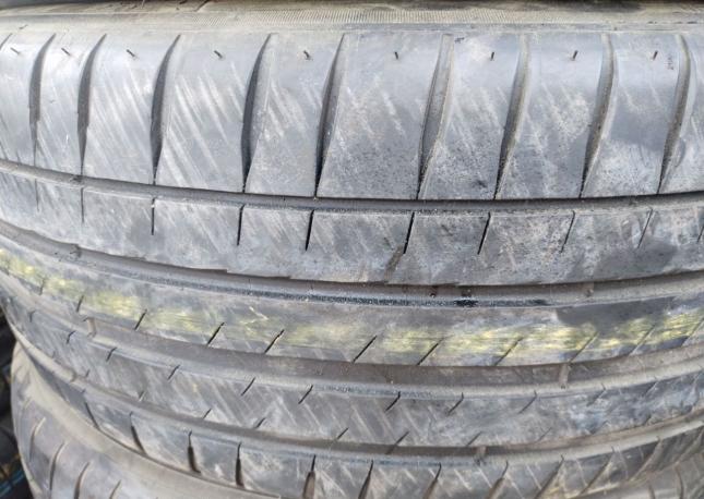 Michelin Pilot Sport 4 235/45 R19
