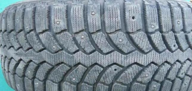 Bridgestone Blizzak Spike-01 235/65 R17